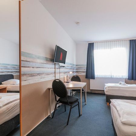 Hotel Cafe Galerie - Smart Tv - Free Parking Garbsen Exterior photo