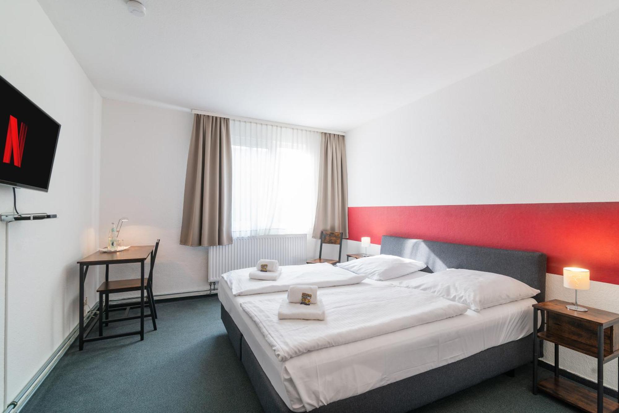 Hotel Cafe Galerie - Smart Tv - Free Parking Garbsen Exterior photo