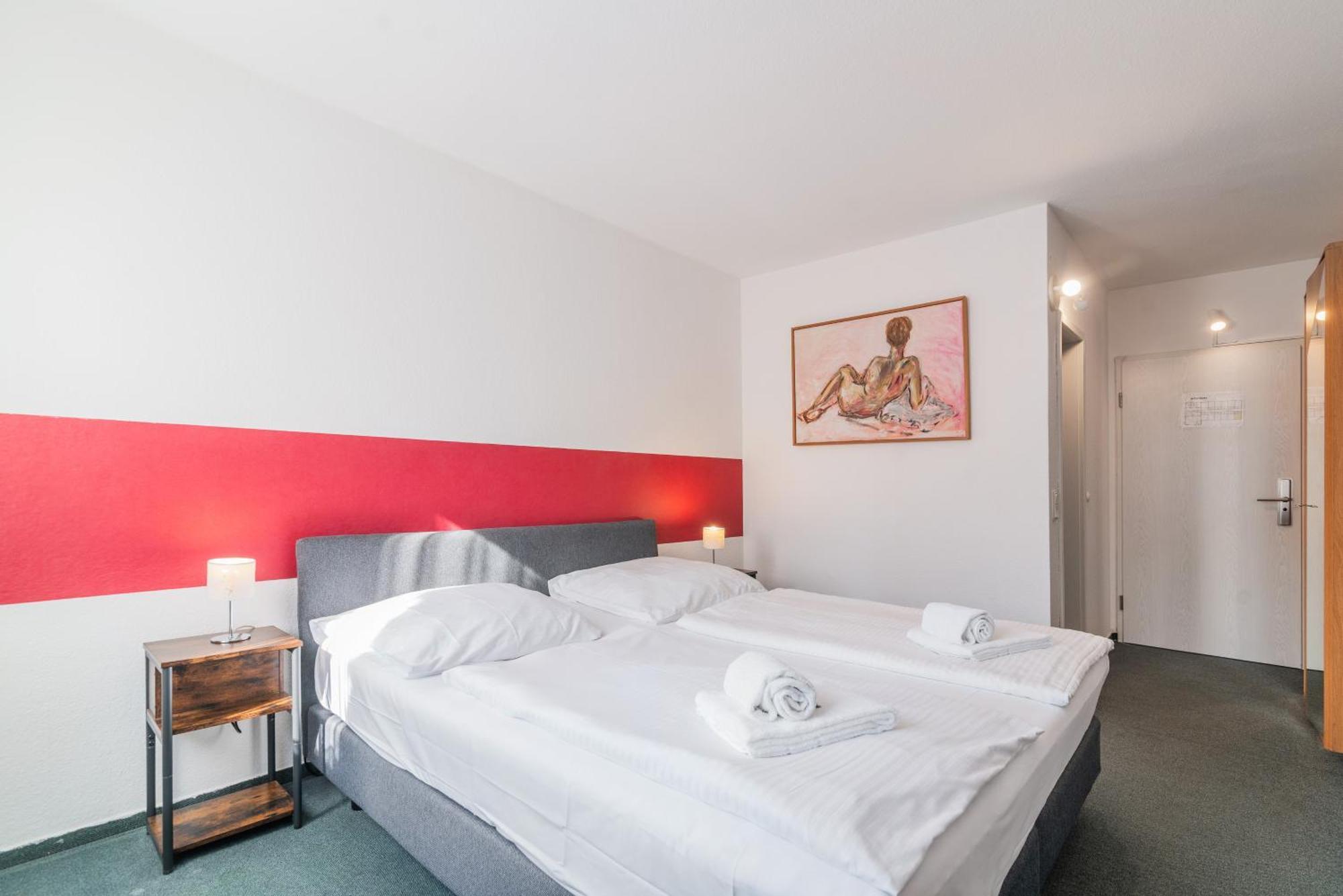 Hotel Cafe Galerie - Smart Tv - Free Parking Garbsen Exterior photo